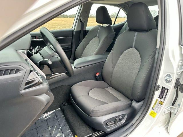 2023 Toyota Camry LE Auto (SE)