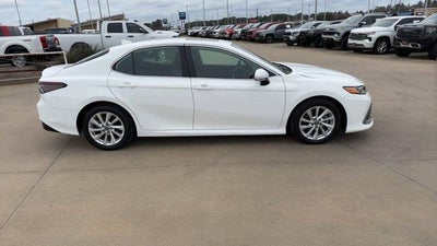 2023 Toyota Camry LE Auto (SE)