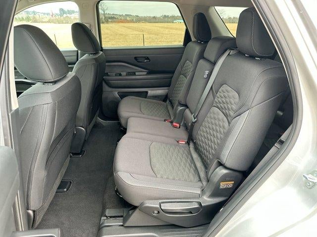 2024 Nissan Pathfinder SV 4WD