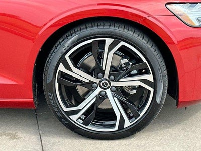 2024 Volvo S60 B5 AWD Core Dark Theme