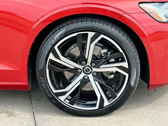 2024 Volvo S60 B5 AWD Core Dark Theme