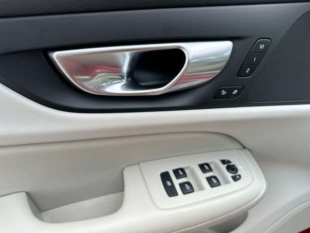 2024 Volvo S60 B5 AWD Core Dark Theme