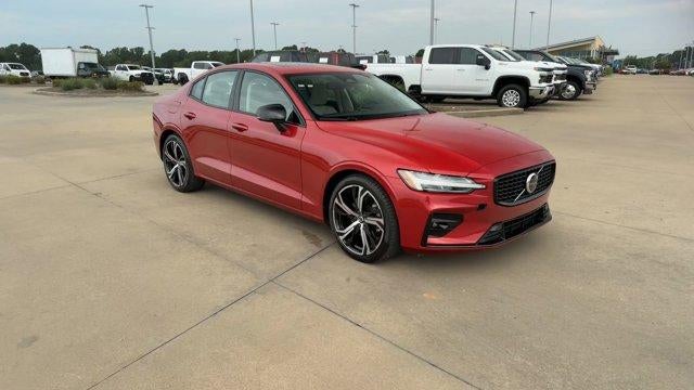 2024 Volvo S60 B5 AWD Core Dark Theme