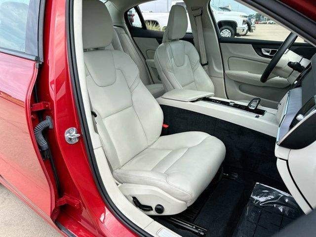 2024 Volvo S60 B5 AWD Core Dark Theme