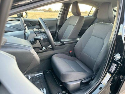 2024 Toyota Prius LE (Natl)