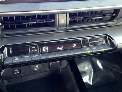 2024 Toyota Prius LE (Natl)