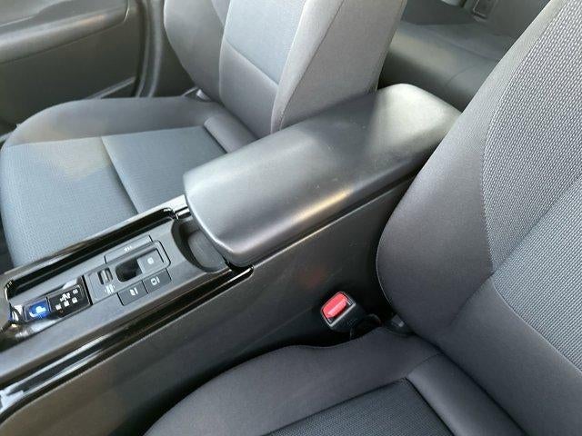 2024 Toyota Prius LE (Natl)