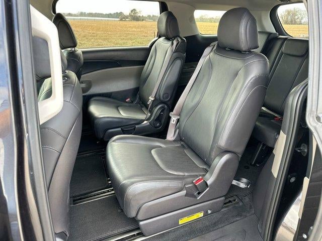 2025 Kia Carnival LXS FWD